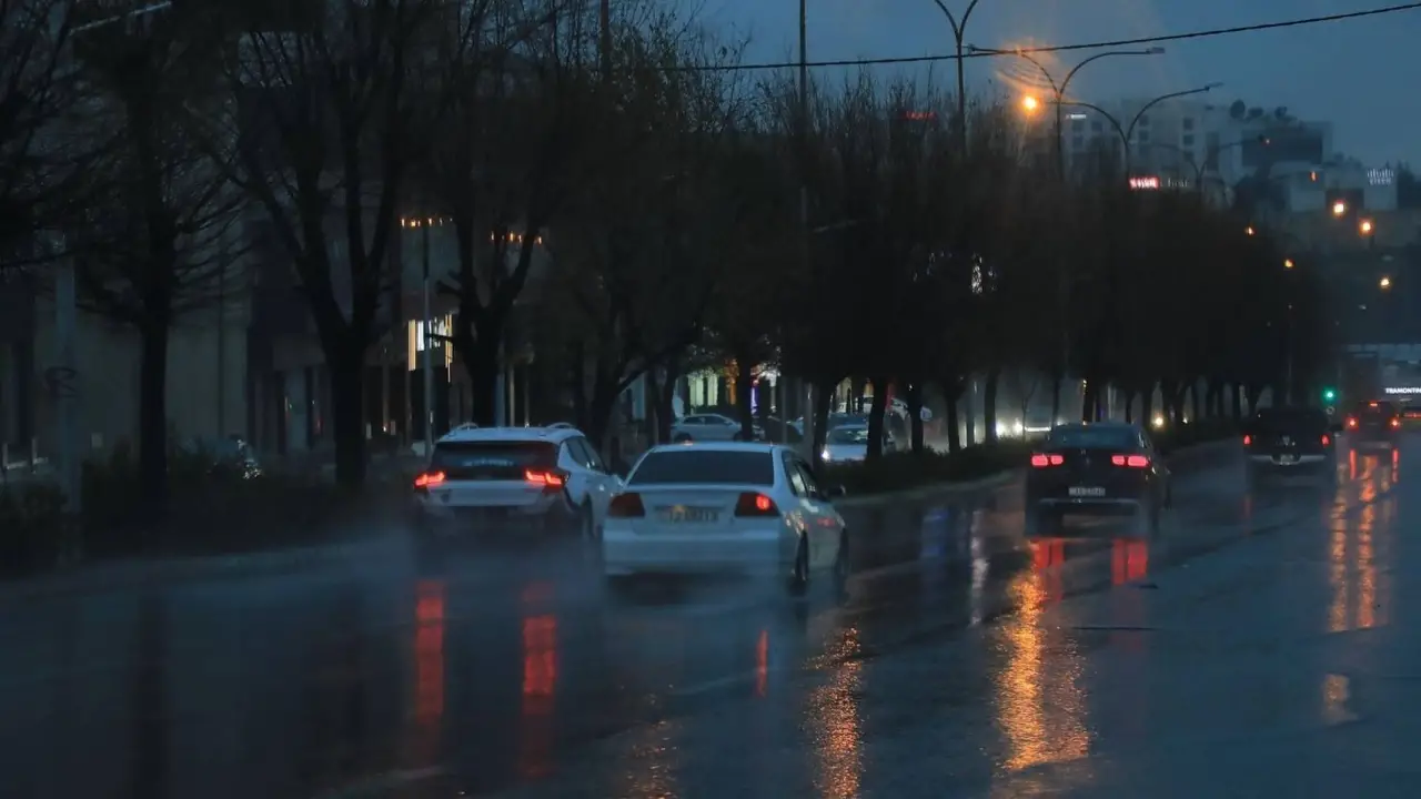 الأرصاد الجوية تتوقع انخفاضاً ملموساً في درجات الحرارة وهطول أمطار بالأردن الأحد